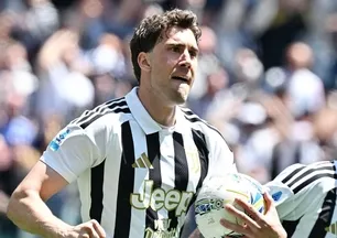 Beşiktaş, Vlahovic'i resmen açıkladı!