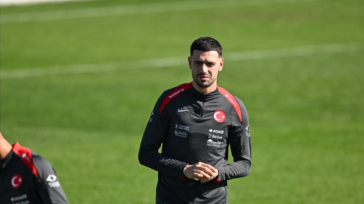 Fenerbahçe'den flaş transfer hamlesi! Milli yıldız yuvaya dönüyor Fenerbahçe'den flaş transfer hamlesi! Milli yıldız yuvaya dönüyor