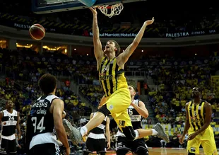 Fenerbahçe finalde 1-0 öne geçti