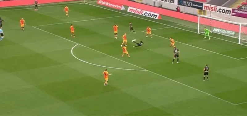 Göztepe Galatasaray maçında Diabate inanılmaz bir gole imza attı - 1