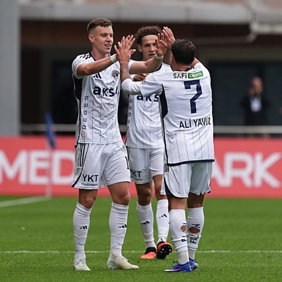 Kasımpaşa, Samsunspor'u farklı mağlup etti