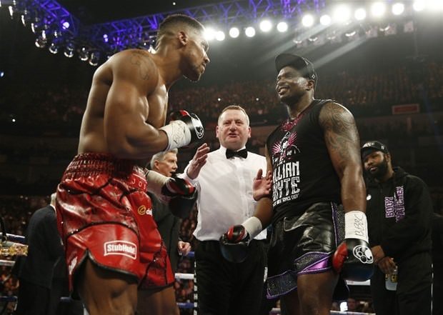 Tek yumrukla rakibini nakavt etti