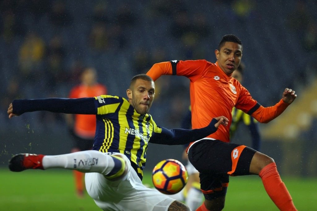 Fenerbahçe-Adanaspor karşılaşmasından kareler
