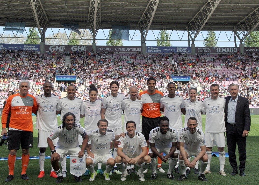 Figo, Ronaldinho’yu yendi