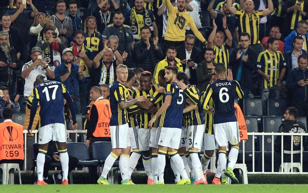 Fenerbahçe - Feyenoord maçından kareler