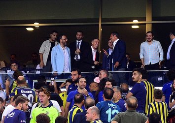 Bakan Kasapoğlu dev maçı tribünden izledi