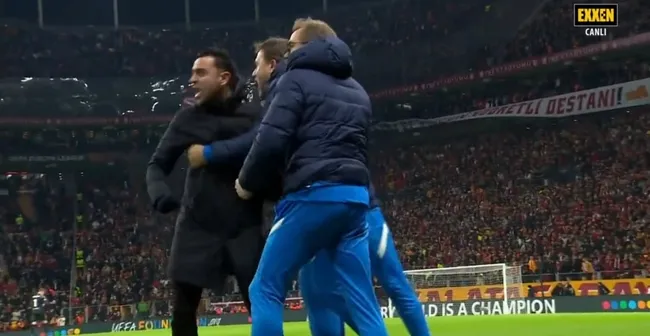 Barcelona Teknik Direktörü Xavi Galatasaray karşısında beraberlik golüne böyle sevindi! - 1