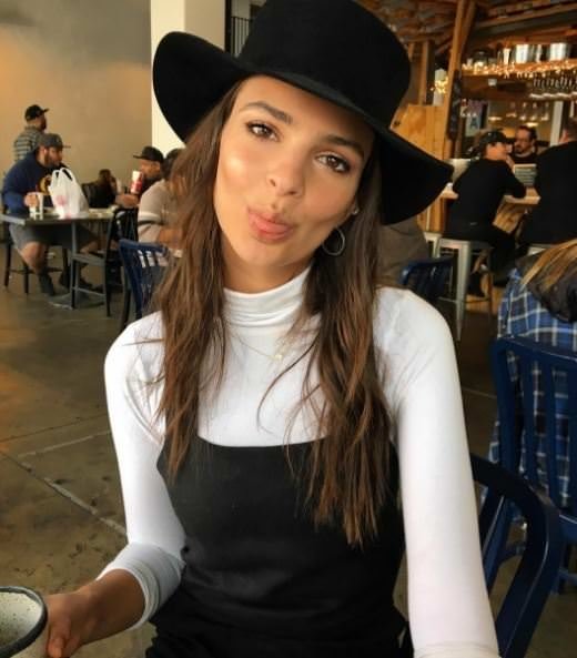 Emily Ratajkowski, Juventus’un gecesine damga vurdu