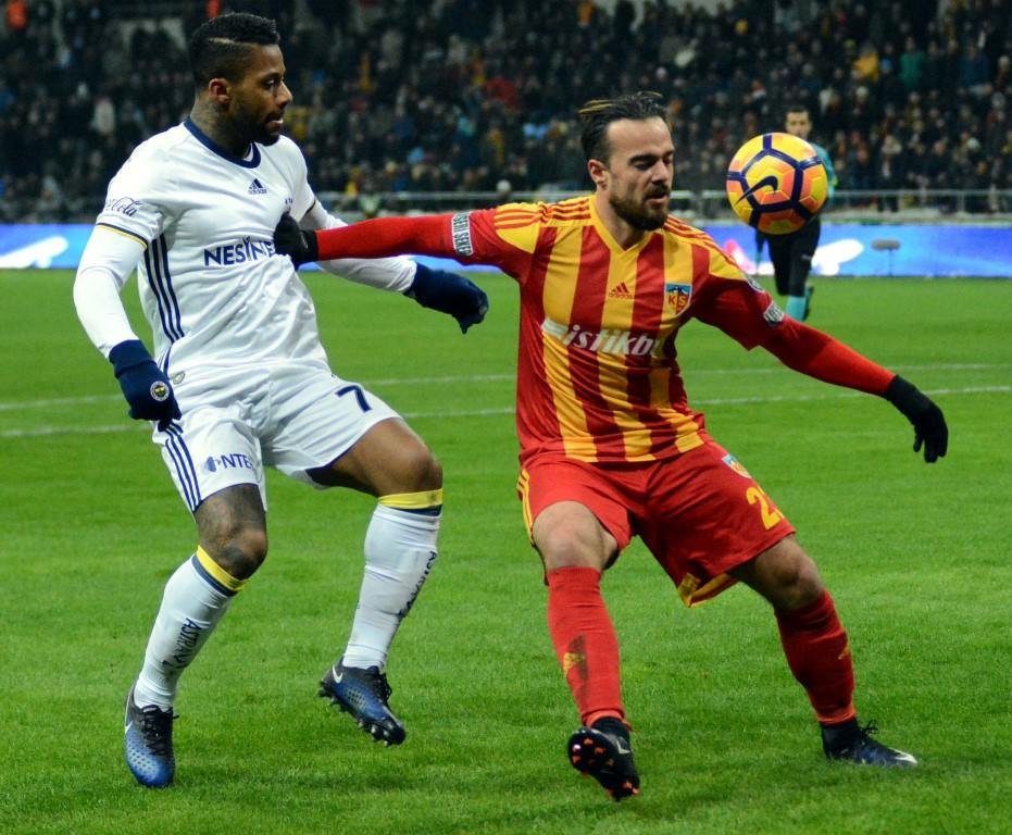 Kayserispor-Fenerbahçe karşılaşmasından kareler