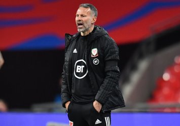 Giggs Galler'in bu ayki maçlarında görev yapamayacak