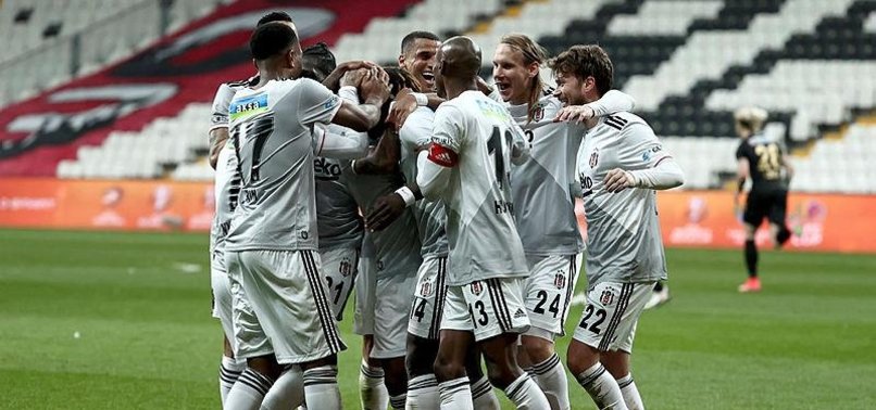Beşiktaş'ta 4 isim sarıdan döndü