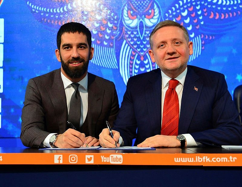 Arda Turan resmen Başakşehir’de