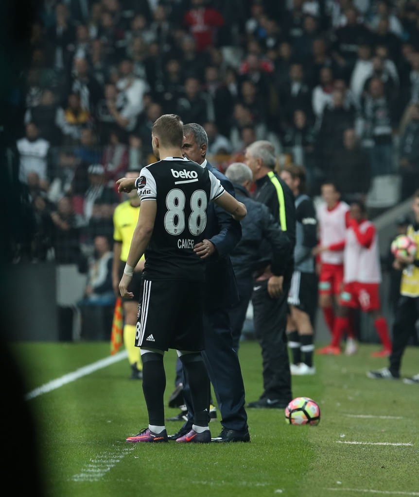 Caner Erkin sezonu kapattı