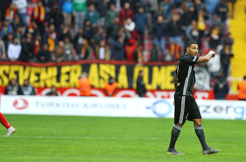 Beşiktaş’ta Demirbay sürprizi