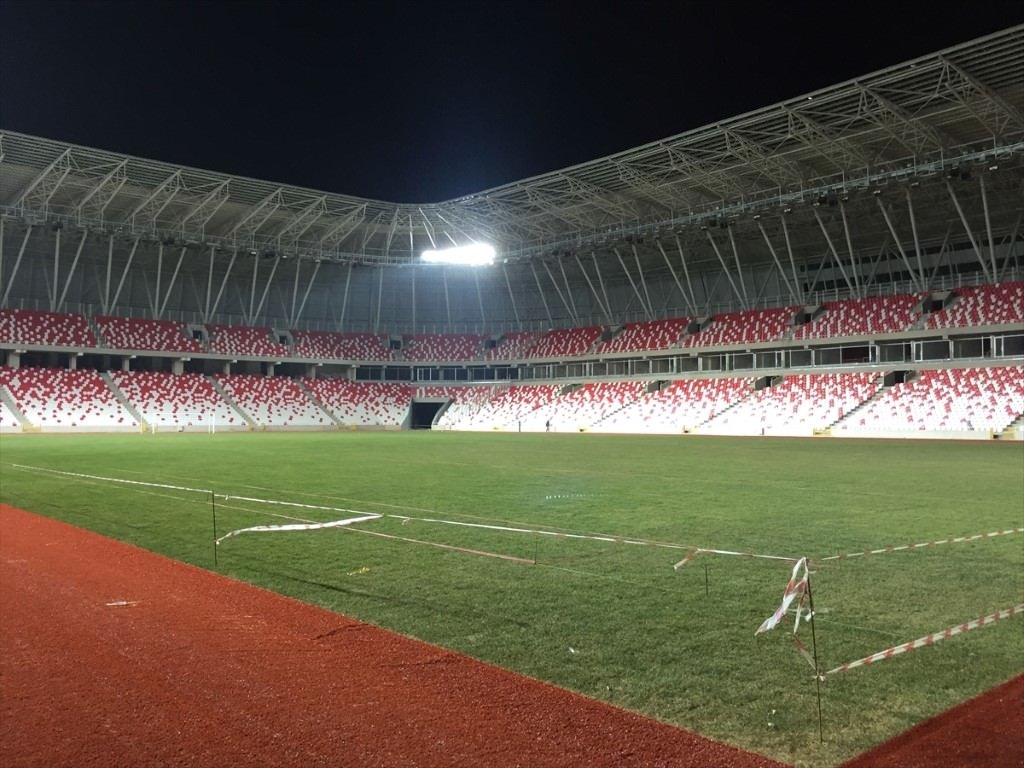 Sivas ve Eskişehir stadyumlarında sona yaklaşıldı