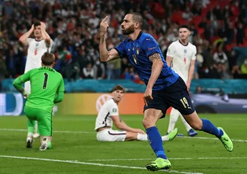 İtalyanlar Bonucci ile skoru eşitledi! Alkış alan pozisyon takibi