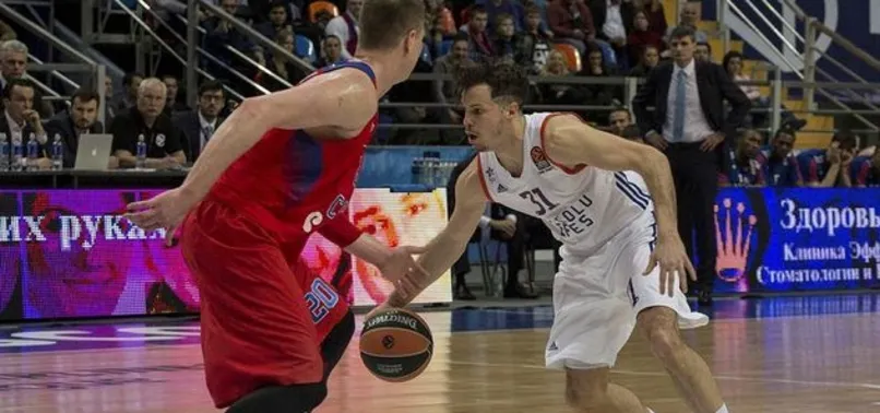 Anadolu Efes Kızılyıldız'ı farklı geçti
