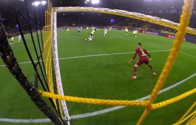 Beşiktaş Borussia Dortmund karşısında penaltı bekledi! Sergen Yalçın'dan VAR işareti - 2