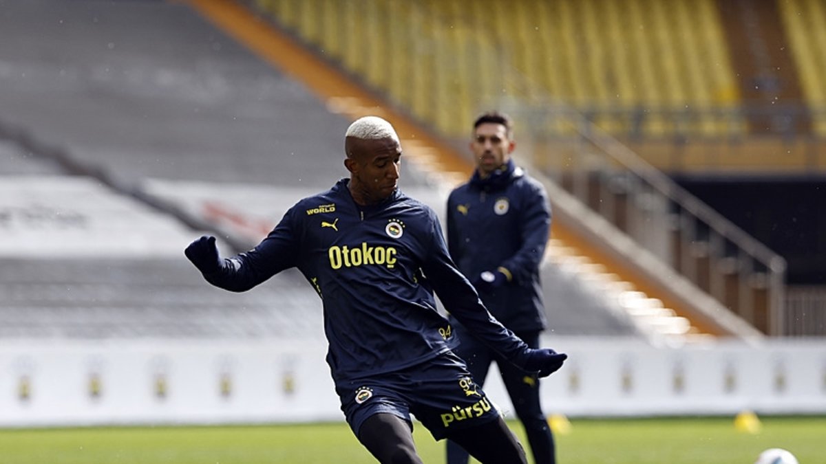 Fenerbahçe dev derbide Galatasaray'a konuk oluyor! Fenerbahçe dev derbide Galatasaray'a konuk oluyor!