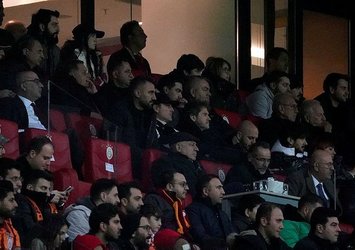 Montella tribünde maçı izledi!