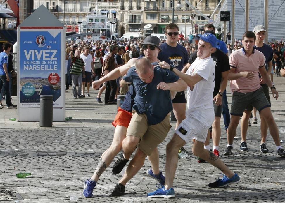 EURO 2016’ya leke düşüren holiganlar!
