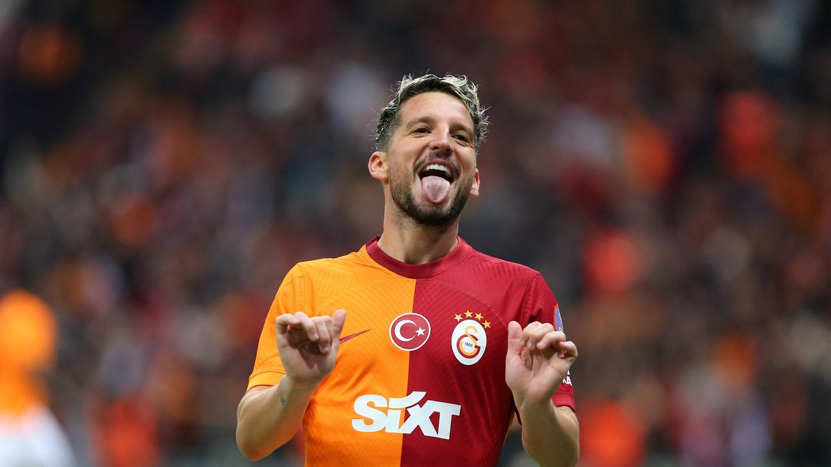 Dries Mertens Galatasaray'da Teknik Ekibe mi Katılıyor?