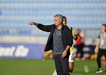 Mourinho'dan Livakovic'le özel toplantı!