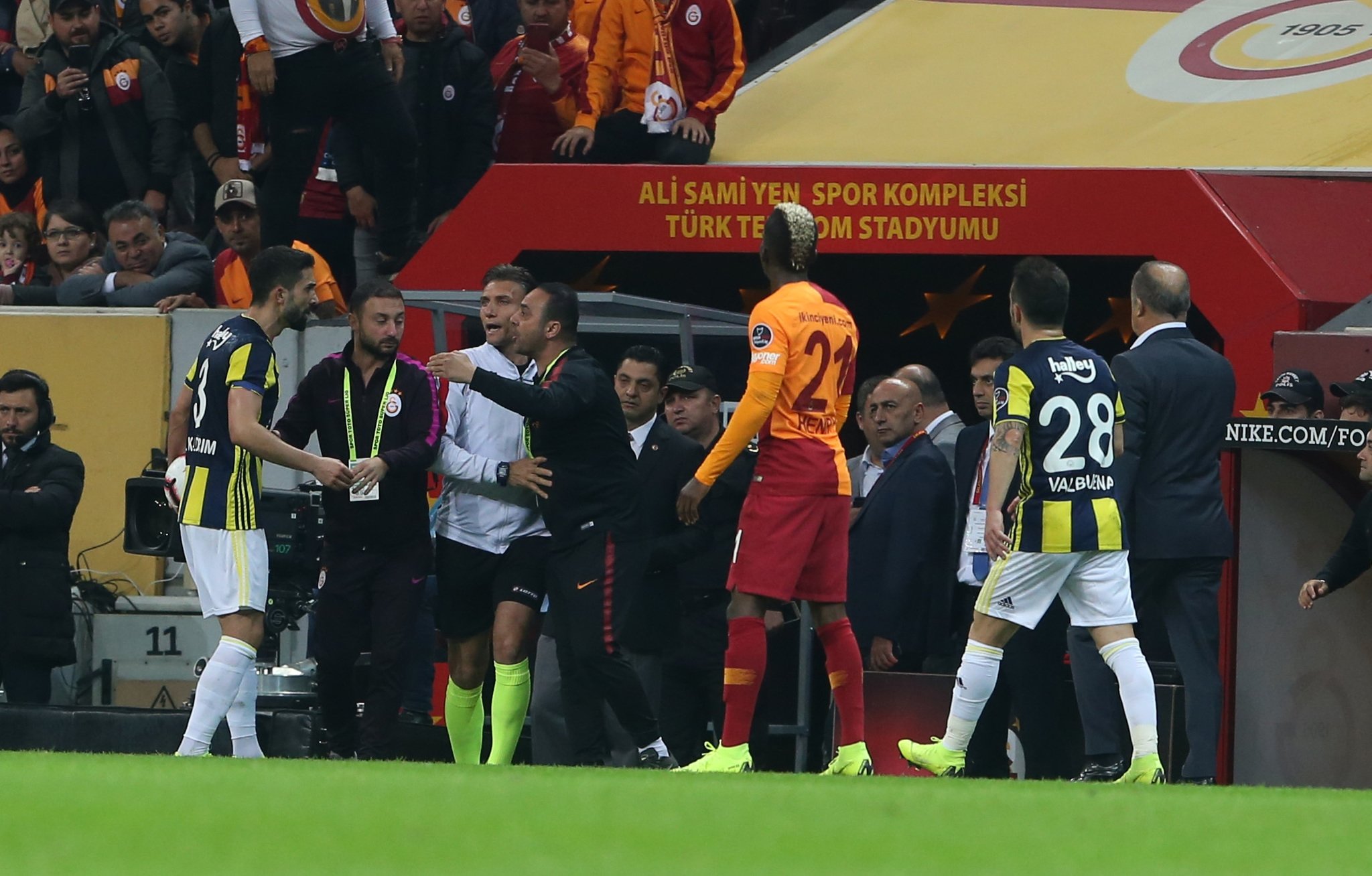 Derbide saha kenarı karıştı!