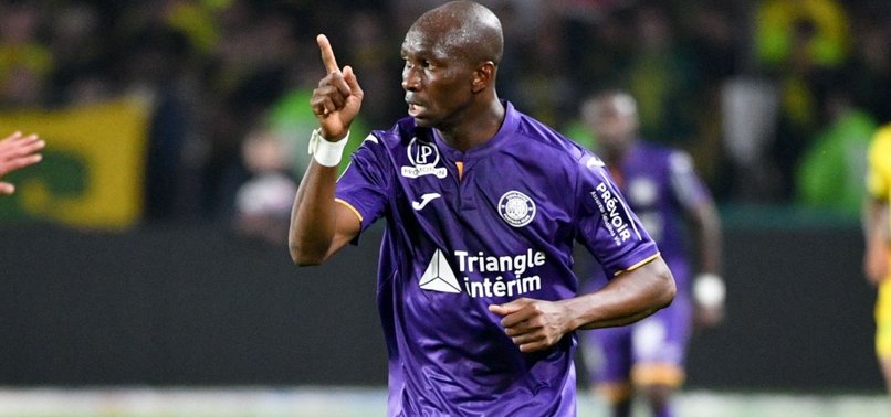 Galatasaray'da Mbia sürprizi