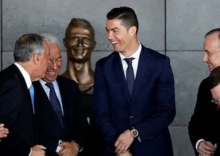 Ronaldo'nun adı havalimanına verildi