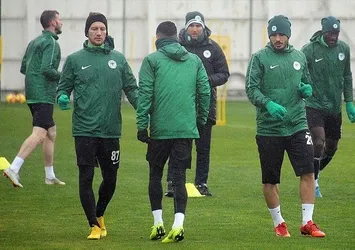 Atiker Konyaspor yağmur altında çalıştı