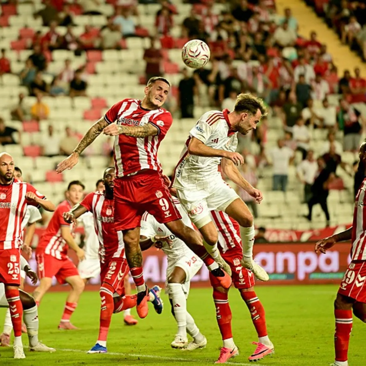 Sivasspor deplasmanda Antalyaspor'u 2-1 mağlup etti