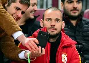 Sneijder ve Eren Derdiyok oynayacak mı?