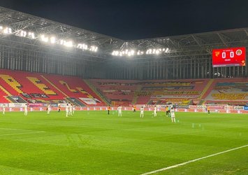 Göztepe - Alanyaspor maçında 'ırkçılık' protestosu