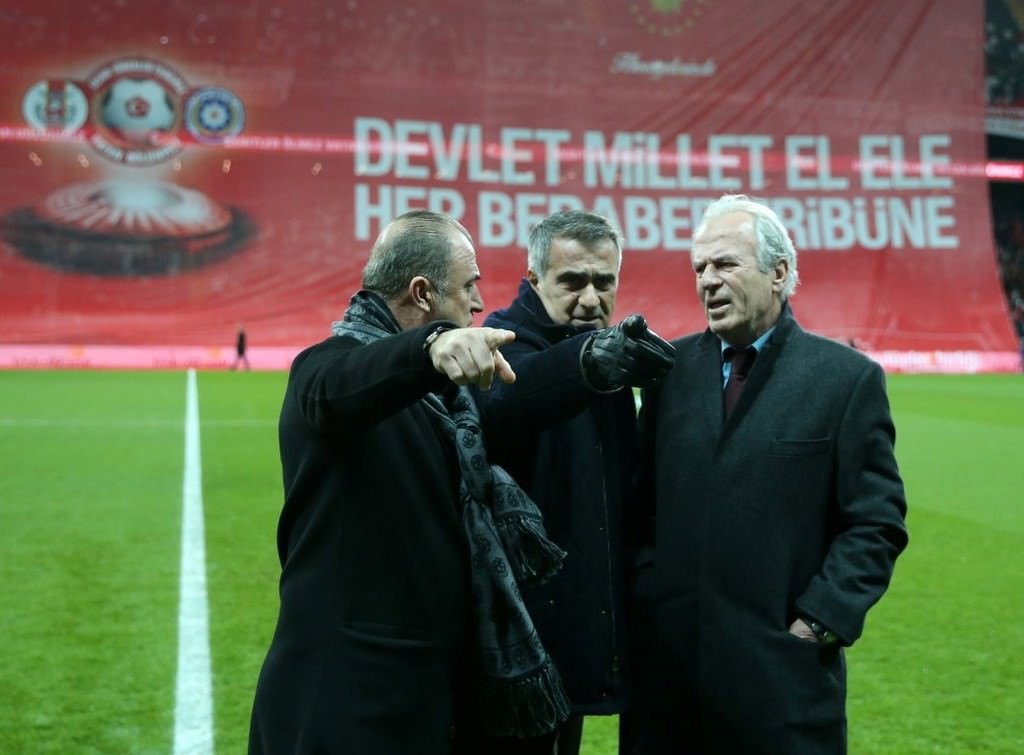 Yıldızlar teröre karşı sahaya indi