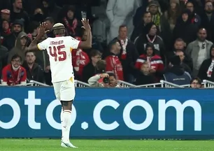 Osimhen, Lille'e attığı gole sevinmedi!