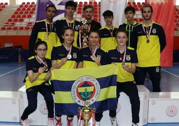 Fenerbahçe kadın ve erkek masa tenisi takımları Süper Lig şampiyonu