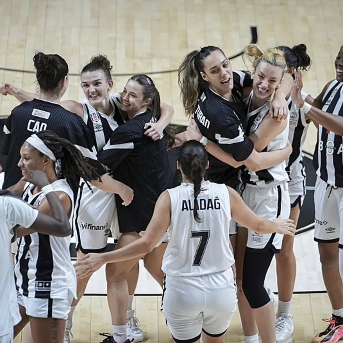 Beşiktaş BOA, Fenerbahçe'nin 40 maçlık serisini bitirdi