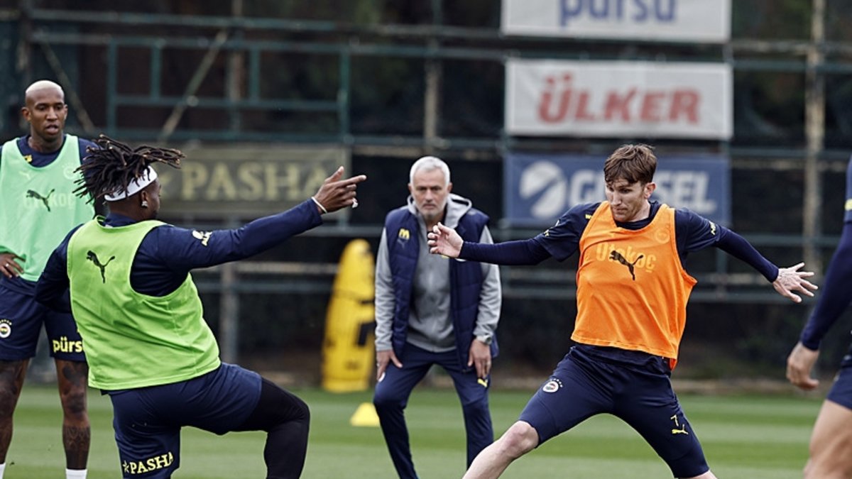 Fenerbahçe Trendyol Süper Lig'de Sipay Bodrum FK'ya konuk oluyor! Fenerbahçe Trendyol Süper Lig'de Sipay Bodrum FK'ya konuk oluyor!