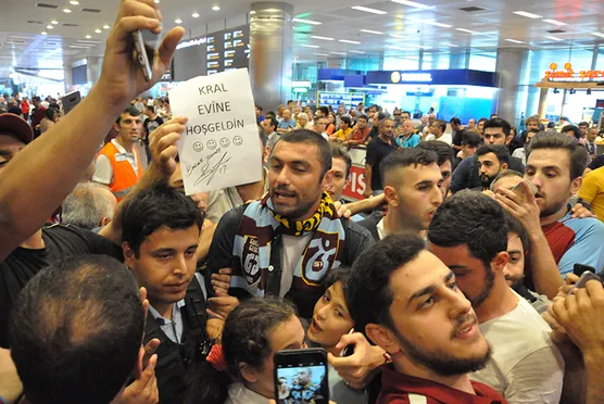 Burak Yılmaz'a İstanbul'da coşkulu karşılama