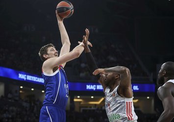 A. Efes sahasında Bayern'i devirdi! (Özeti izleyin)