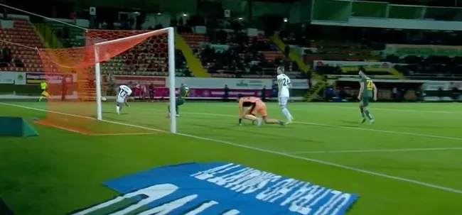 Alanyaspor - Beşiktaş maçında ilginç anlar! Babacar'ın şutunda top üst üste 2 kez direkten döndü - 1