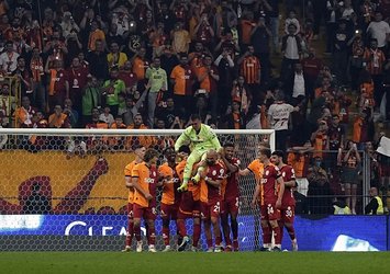 G.Saray'a Japon eldiven!