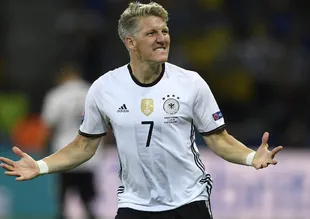 Schweinsteiger, Almanya'yı bıraktı