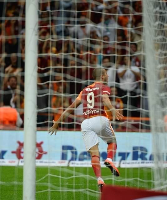 Eren Derdiyok Twitter’ı salladı