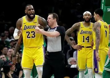 Lakers son saniye basketiyle kazandı