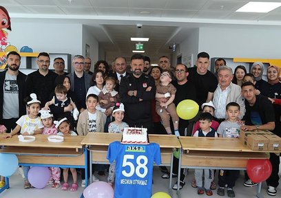 Bülent Uygun ve futbolculardan çocuklara anlamlı ziyaret!