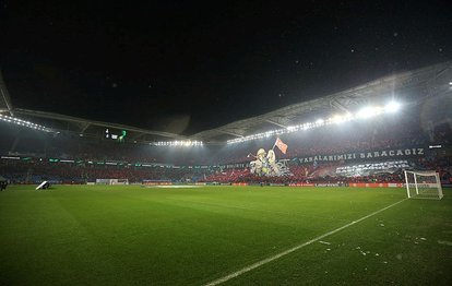 Kahramanmaraş merkezli depremden etkilenen illerimiz için Trabzonspor Basel maçında ’Burada’ tezahüratı