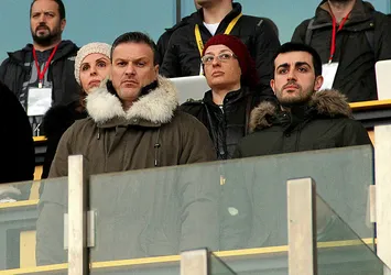 Alpay Özalan'dan genç oyunculara yakın markaj