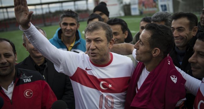 Efsane futbolcular arasında bir Türk